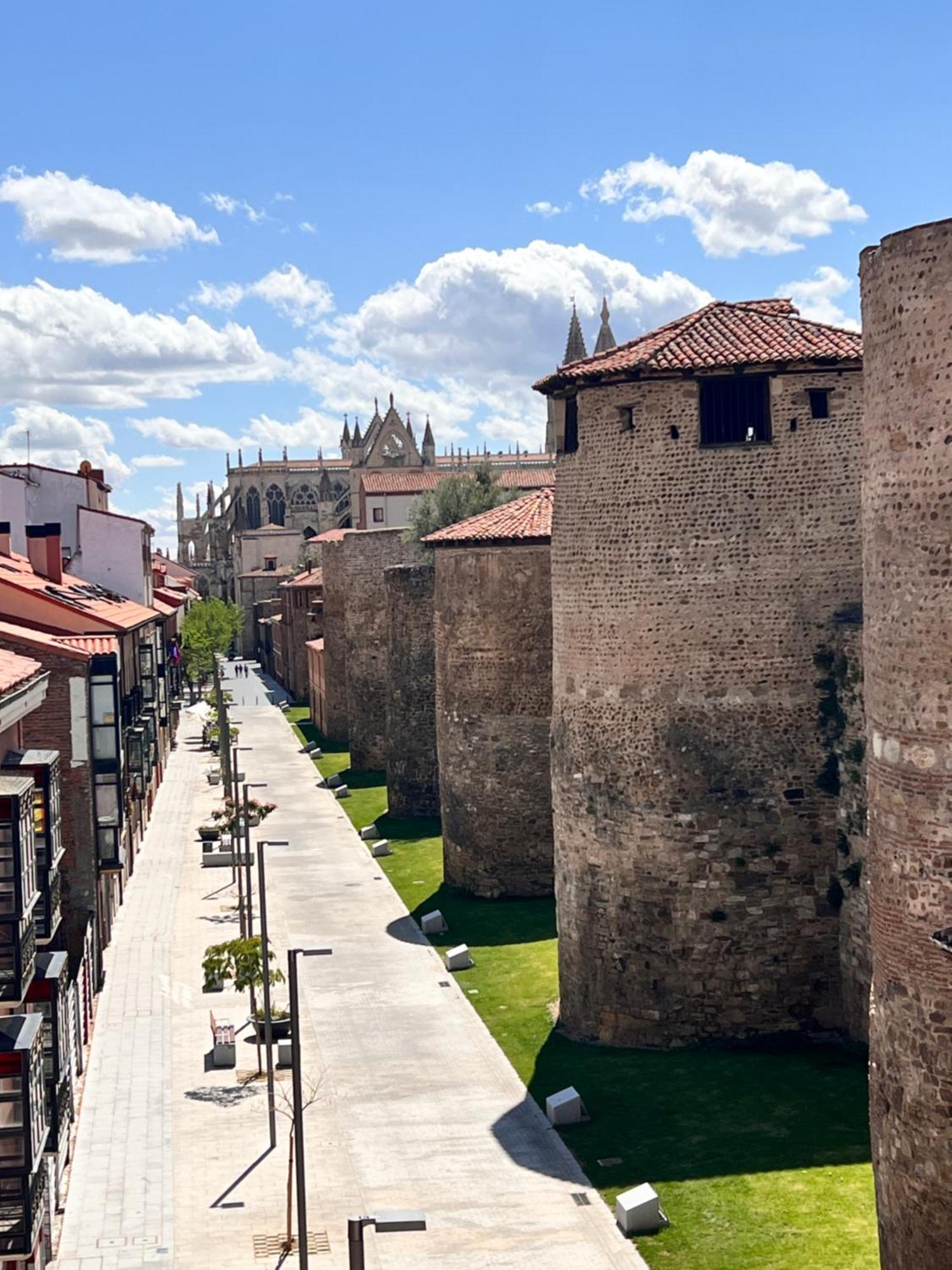 Apartamento La Muralla - Leonapartamentos Luaran gambar