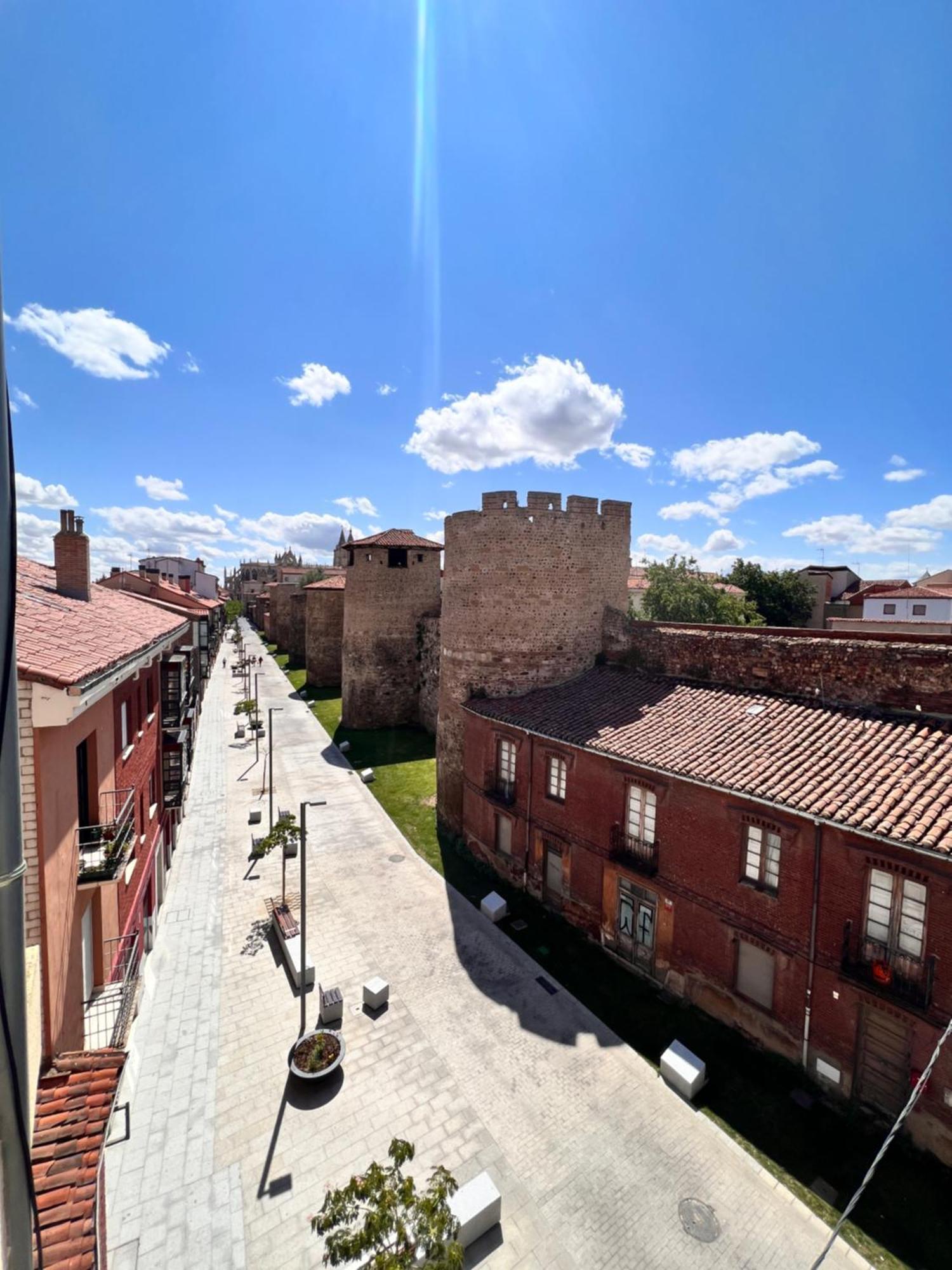 Apartamento La Muralla - Leonapartamentos Luaran gambar